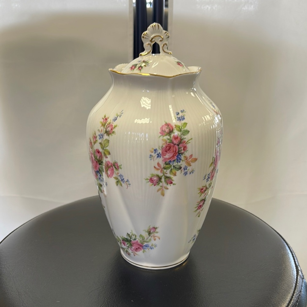 Royal Albert Bone China England “Moss Rose” jar with lid